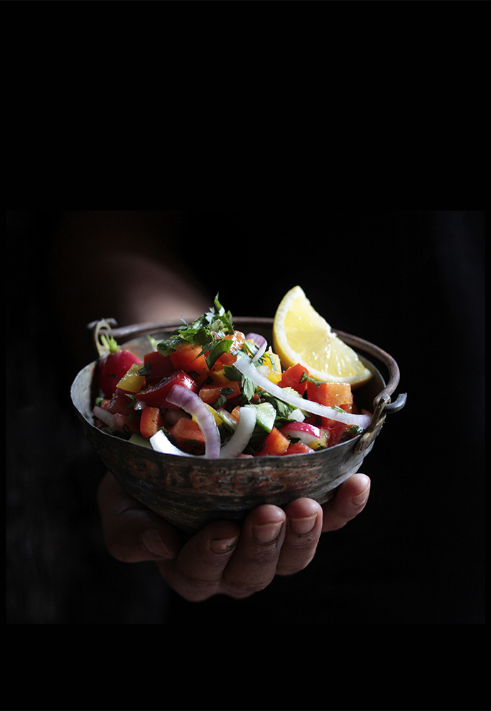 israeli salad in a bowl _ nana meze & wein münchen © vivi d'angelo foodfotografie muenchen